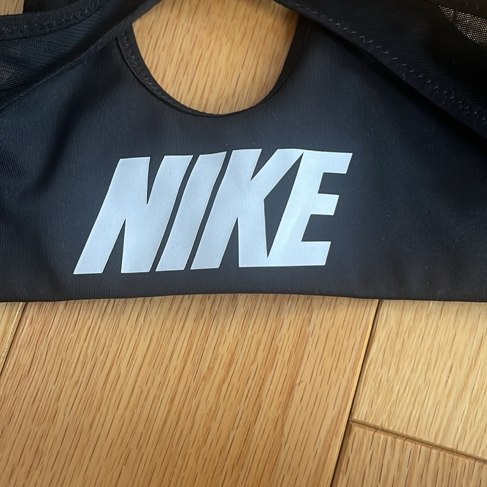 Zip up Nike Sports bra - Picture 7 of 7